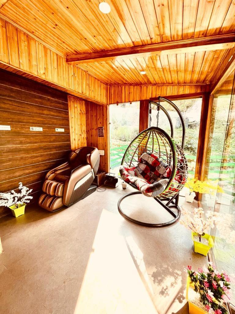 Tata Vista Resort Mall Road Manali - Centrally Heated & Air Cooled 외부 사진