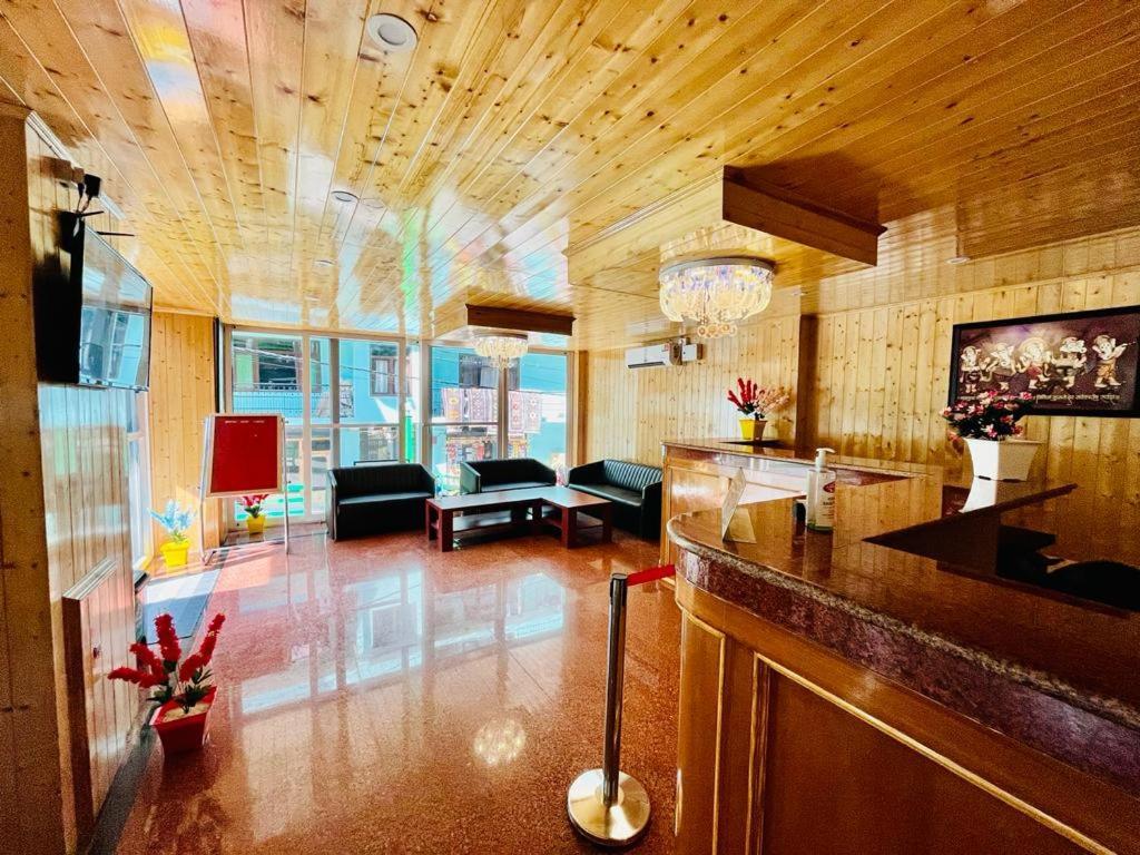 Tata Vista Resort Mall Road Manali - Centrally Heated & Air Cooled 외부 사진