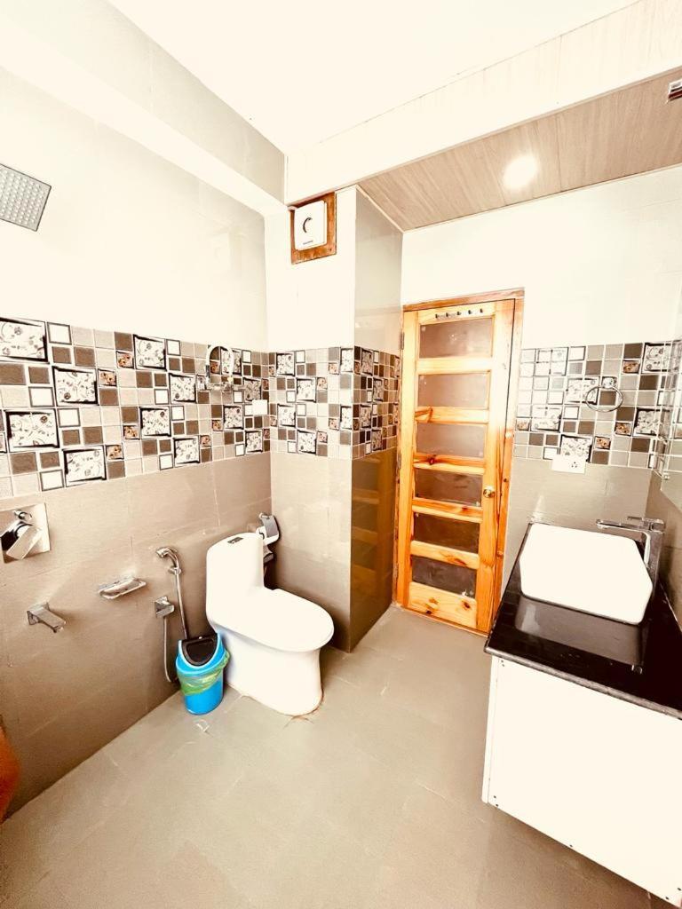 Tata Vista Resort Mall Road Manali - Centrally Heated & Air Cooled 외부 사진
