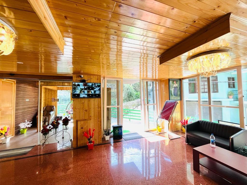 Tata Vista Resort Mall Road Manali - Centrally Heated & Air Cooled 외부 사진