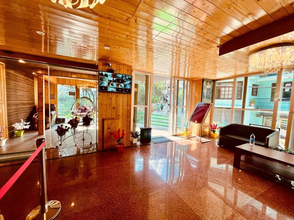Tata Vista Resort Mall Road Manali - Centrally Heated & Air Cooled 외부 사진