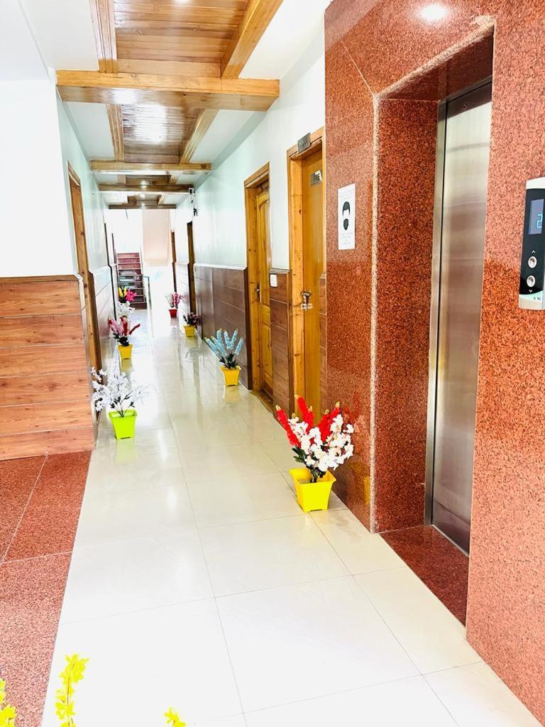 Tata Vista Resort Mall Road Manali - Centrally Heated & Air Cooled 외부 사진