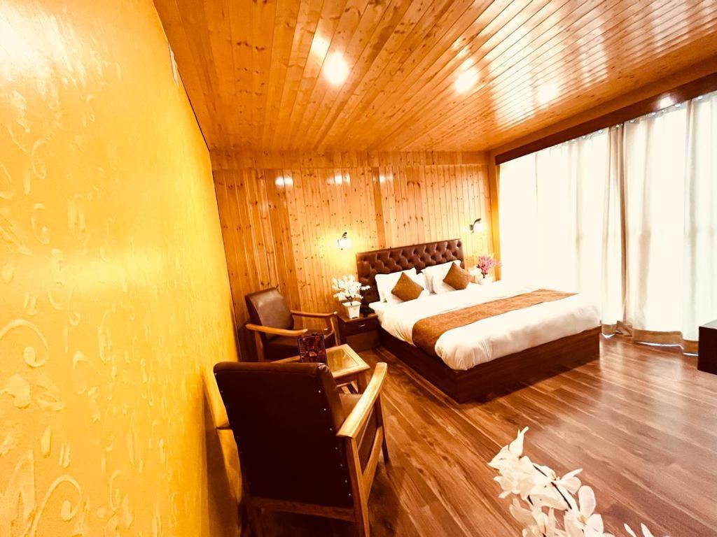Tata Vista Resort Mall Road Manali - Centrally Heated & Air Cooled 외부 사진