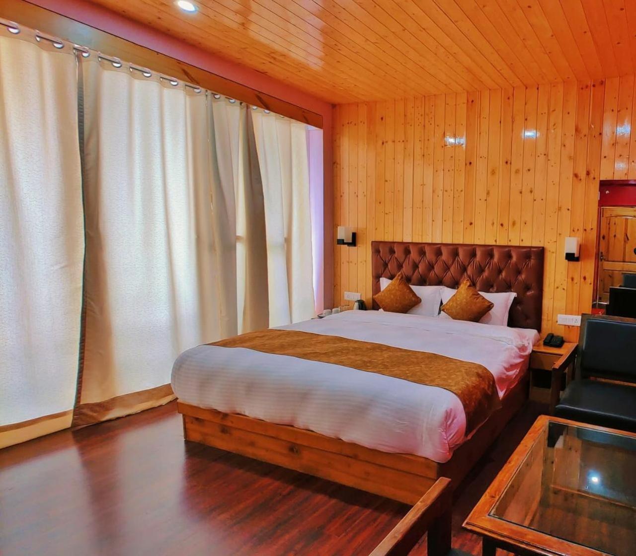 Tata Vista Resort Mall Road Manali - Centrally Heated & Air Cooled 외부 사진