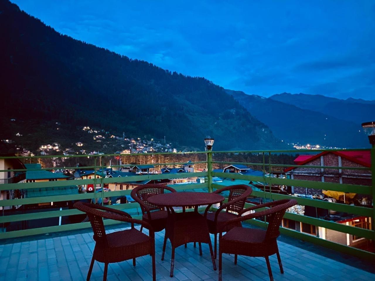 Tata Vista Resort Mall Road Manali - Centrally Heated & Air Cooled 외부 사진